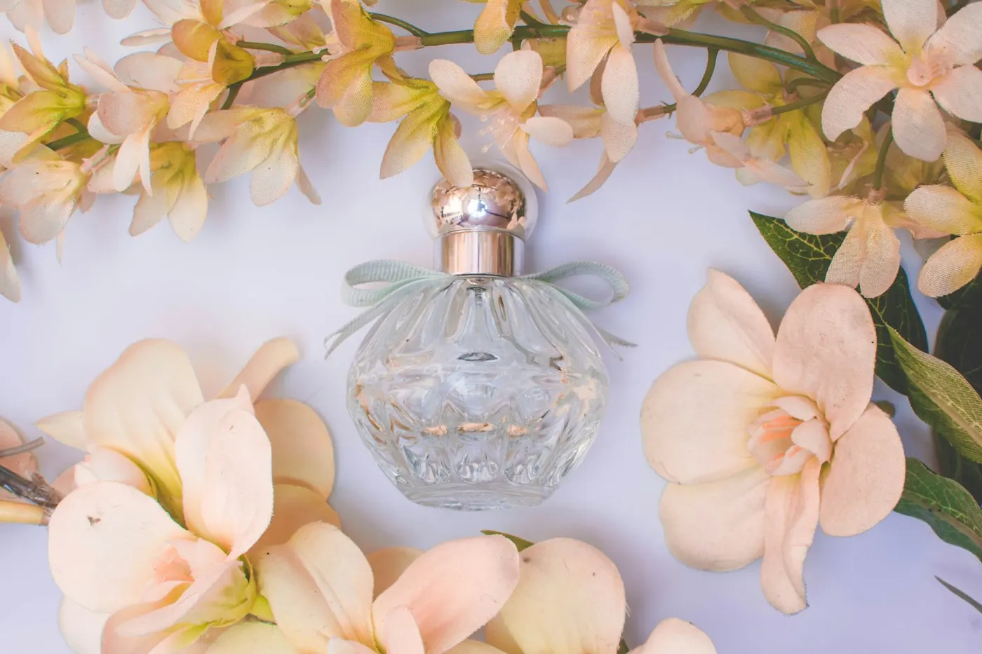 توزيعة عطر ودهن عود صغيرة